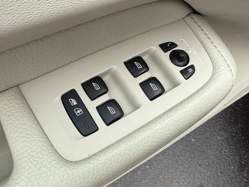 Used 2019 Volvo XC60 T6 Momentum w/ Premium Package image 15