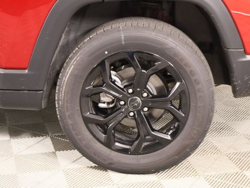 Used 2025 Jeep Compass Latitude image 18