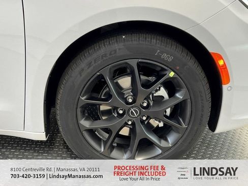 New 2026 Chrysler Pacifica Limited w/ S Appearance Package FWD image 11