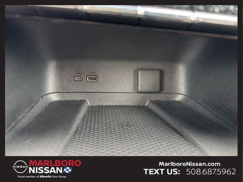 Used 2024 Chevrolet Traverse RS image 30