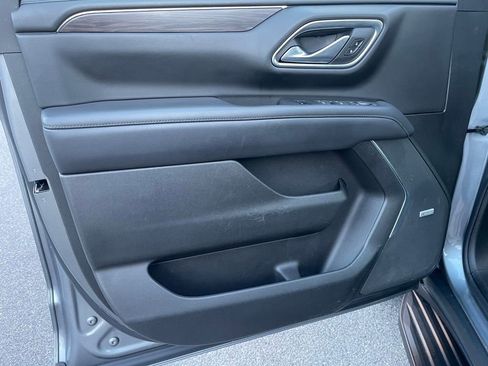 Used 2022 Chevrolet Suburban LT w/ LT Signature Package image 19