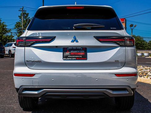 New 2025 Mitsubishi Outlander SE image 5