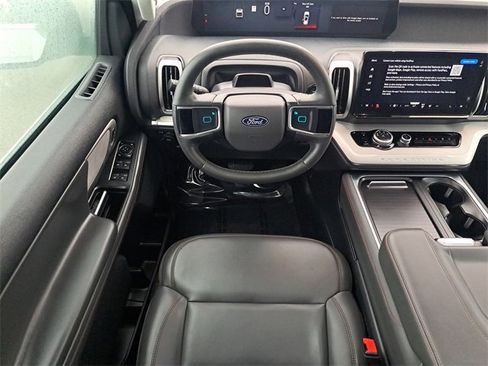 Certified 2025 Ford Expedition Active image 11