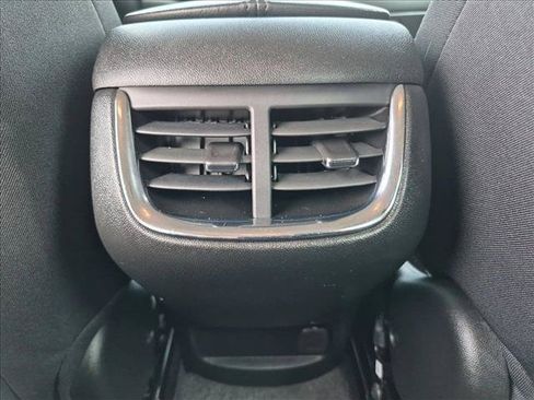 Used 2025 Chevrolet Malibu LT FWD image 17
