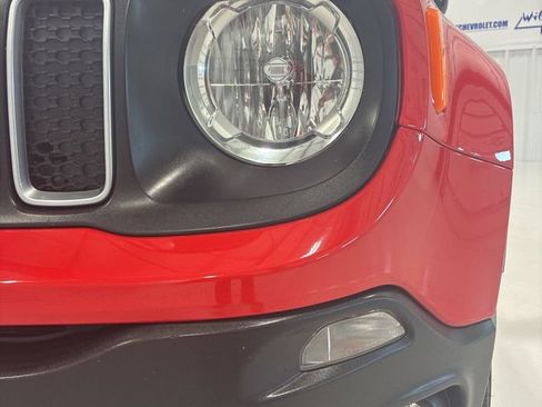 Used 2023 Jeep Renegade Latitude AWD/4WD image 12