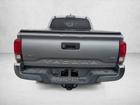 Used 2018 Toyota Tacoma SR5 AWD/4WD image 6