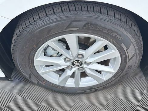 Used 2025 Toyota Camry LE FWD image 29