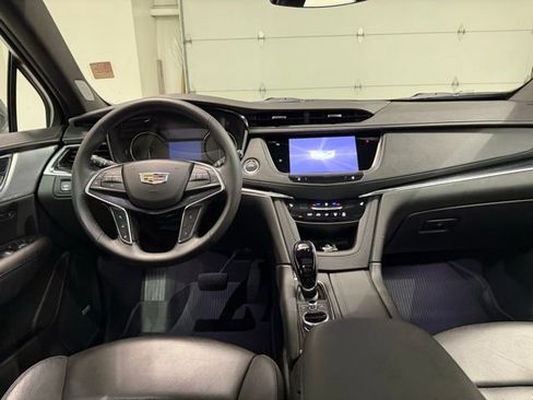 Certified 2025 Cadillac XT5 Premium Luxury AWD/4WD image 11