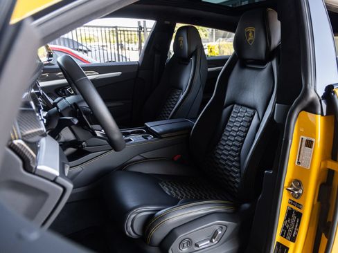 Used 2021 Lamborghini Urus AWD/4WD image 29