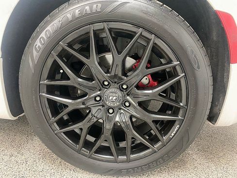 Used 2017 Chrysler Pacifica Limited image 26