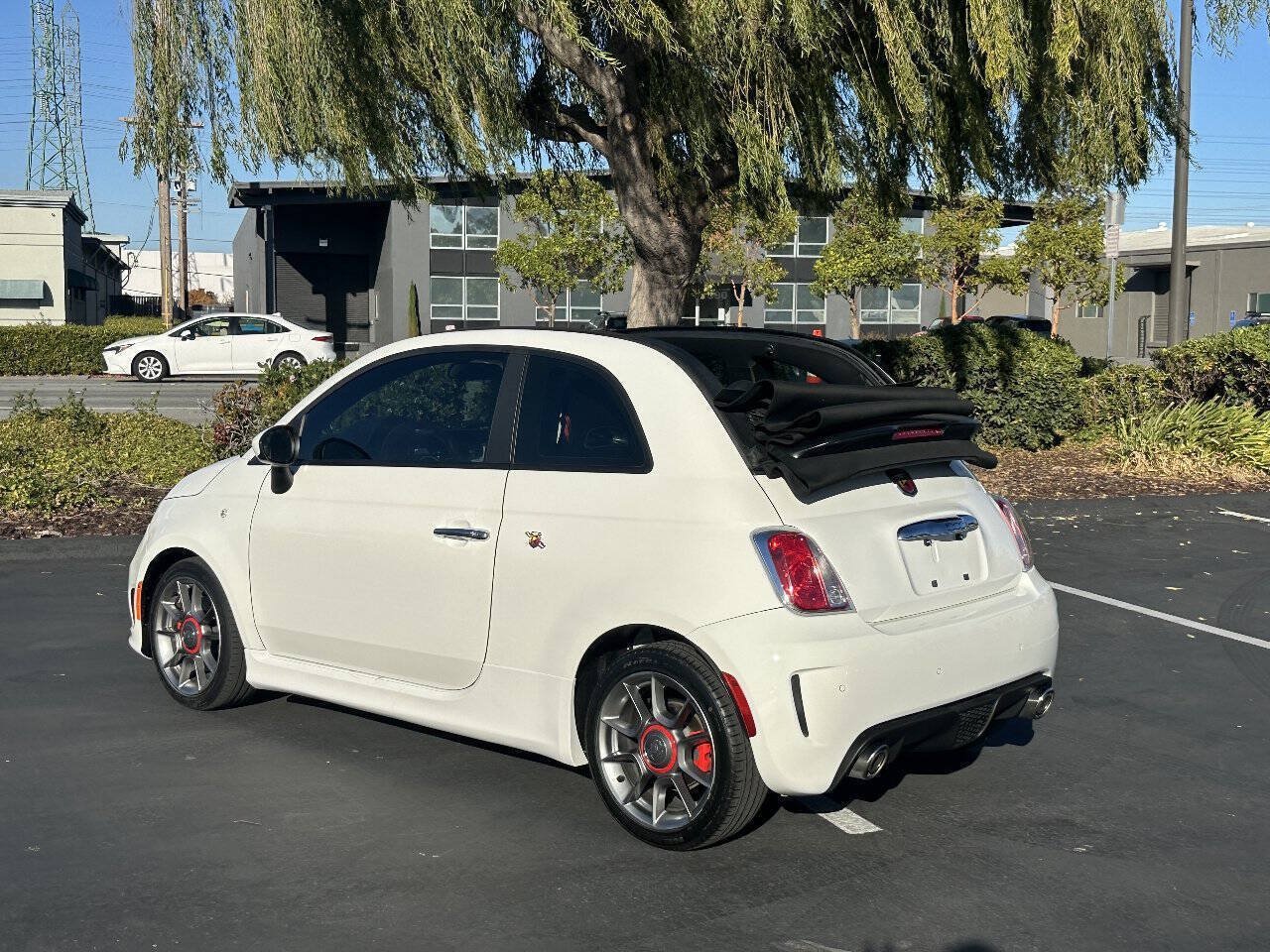 Used 2015 FIAT 500 Abarth w/ Beats Audio Package FWD image 4