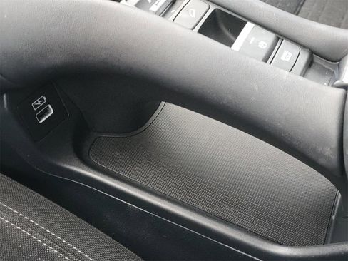 Used 2023 Honda HR-V LX image 27