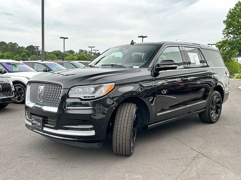 Certified 2022 Lincoln Navigator Reserve RWD image 1