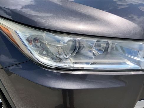 Used 2019 Toyota Highlander LE FWD image 27