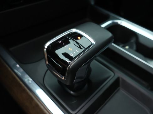 Used 2023 Chevrolet Silverado 1500 High Country w/ High Country Premium Package AWD/4WD image 23