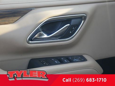 Used 2021 Chevrolet Suburban Premier w/ Premium Package AWD/4WD image 23