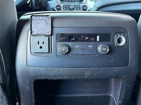 Used 2017 Chevrolet Suburban LS image 19