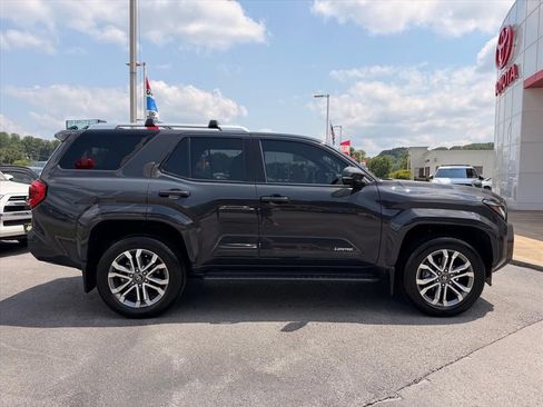 Used 2025 Toyota 4Runner Limited w/ Tow Technology Package AWD/4WD image 3