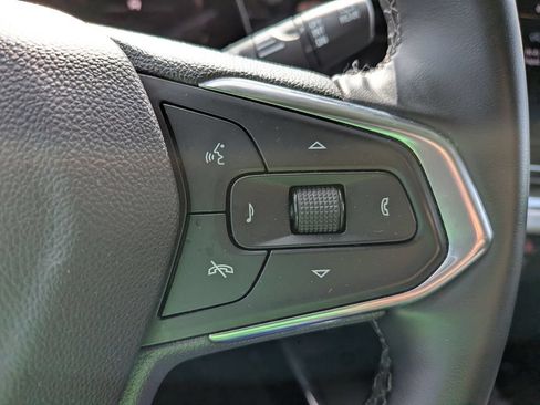 Used 2025 Chevrolet Trax LT w/ LT Convenience Package FWD image 16