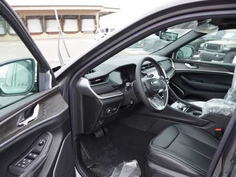 New 2026 Jeep Grand Cherokee Limited w/ Luxury Tech Group II AWD/4WD image 10