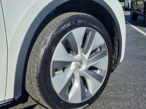 Used 2021 Tesla Model Y AWD image 7