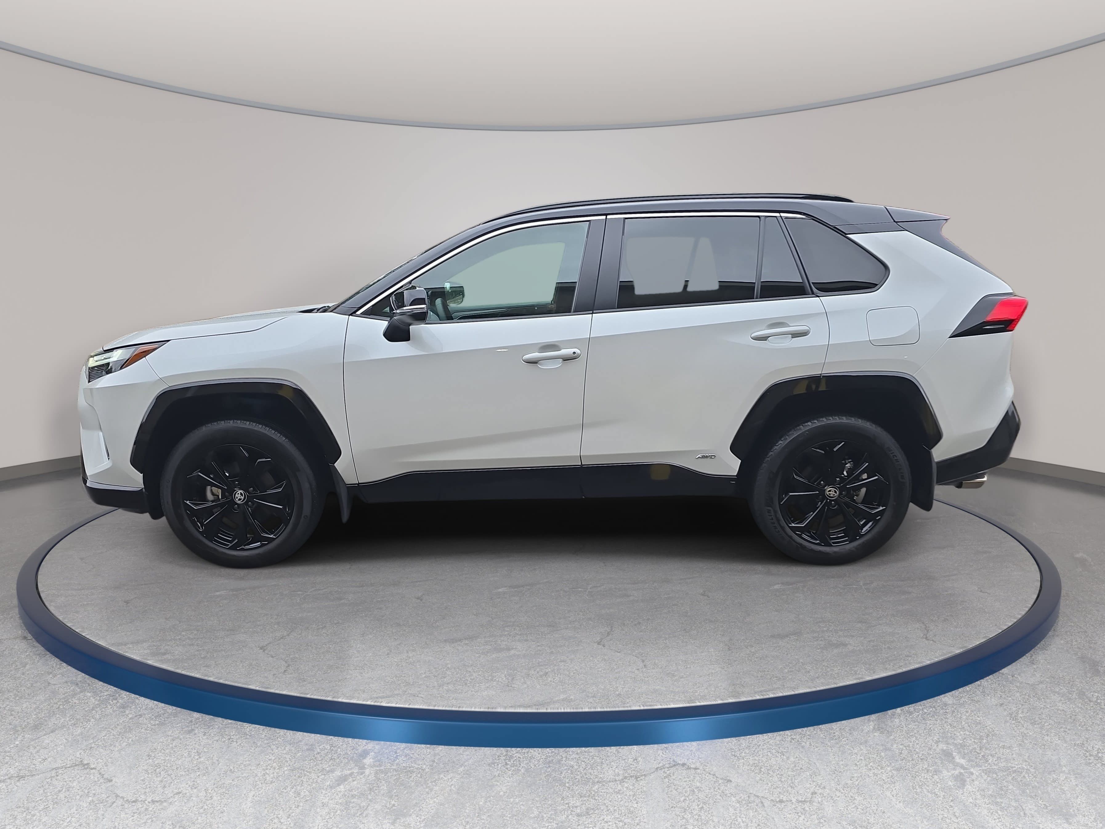 Used 2024 Toyota RAV4 XSE AWD/4WD image 8