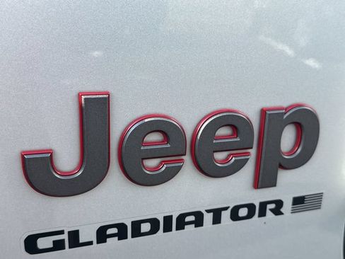 Used 2023 Jeep Gladiator Rubicon w/ LED Lighting Group AWD/4WD image 30