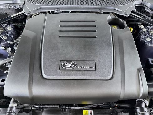 Used 2024 Land Rover Discovery S AWD/4WD image 24