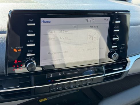 Used 2024 Toyota Sienna LE image 28