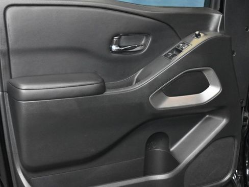 Certified 2025 Nissan Frontier SV AWD/4WD image 4
