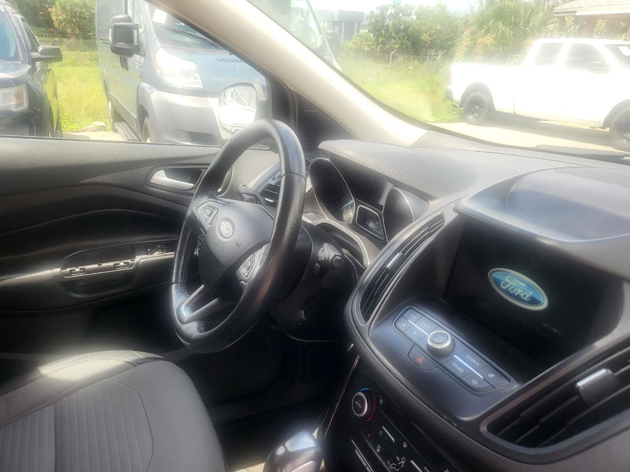 Used 2019 Ford Escape SE w/ SE Sport Appearance Package AWD/4WD image 26