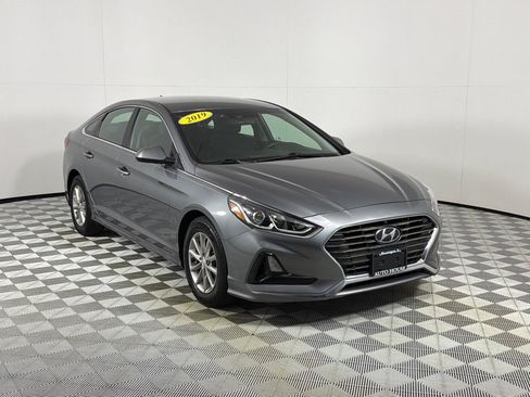 Used 2019 Hyundai Sonata SE w/ Cargo Package FWD image 3