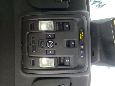 Used 2021 Cadillac Escalade Premium Luxury image 28