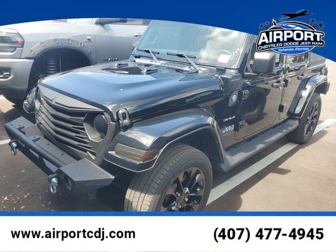 Used 2022 Jeep Wrangler Unlimited Sahara AWD/4WD image 1