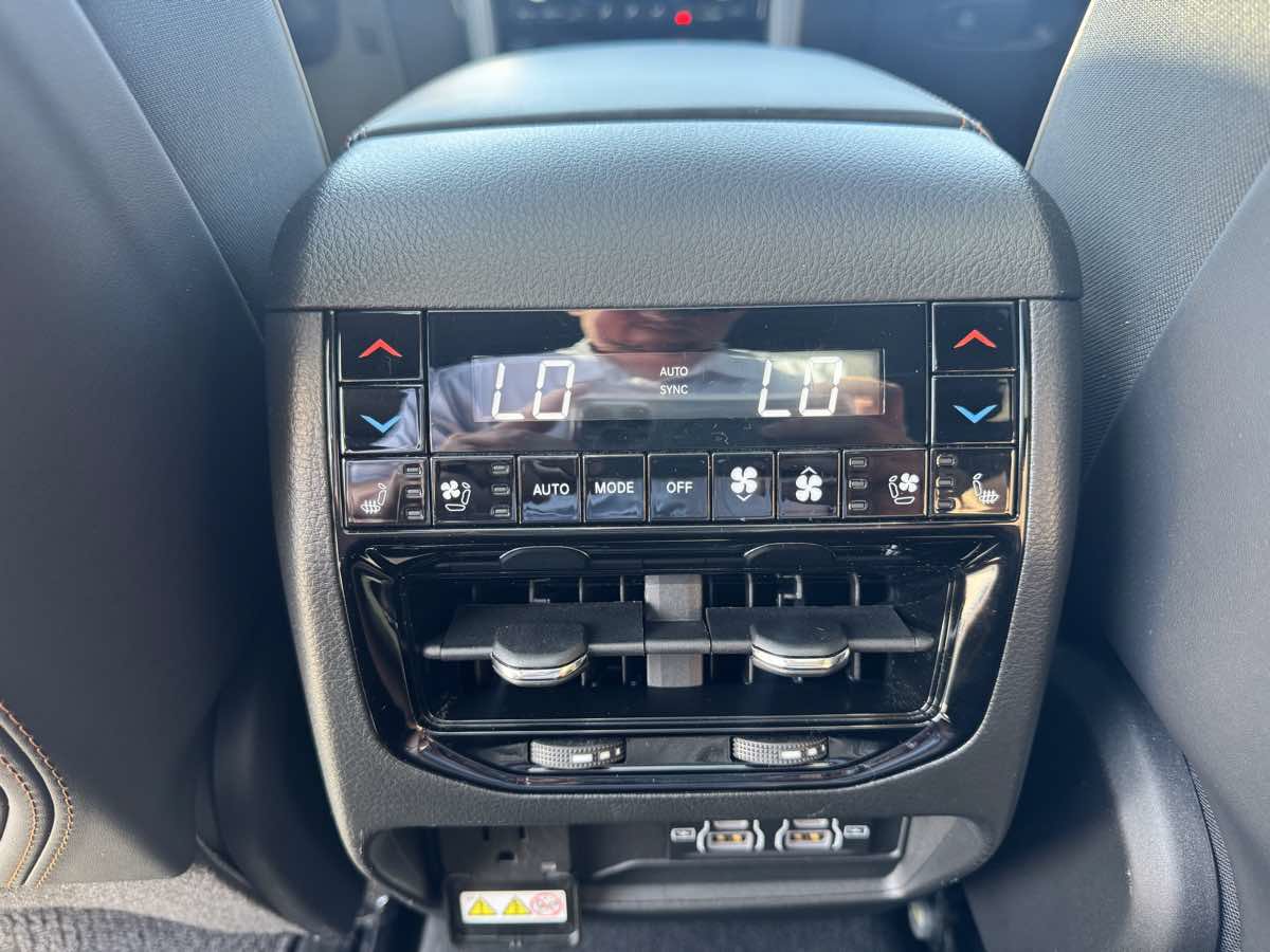Used 2025 Jeep Grand Cherokee Summit AWD/4WD image 27