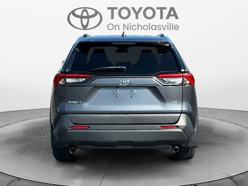 Used 2021 Toyota RAV4 LE FWD image 4