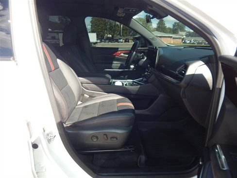 Used 2025 Chevrolet Traverse RS AWD/4WD image 18