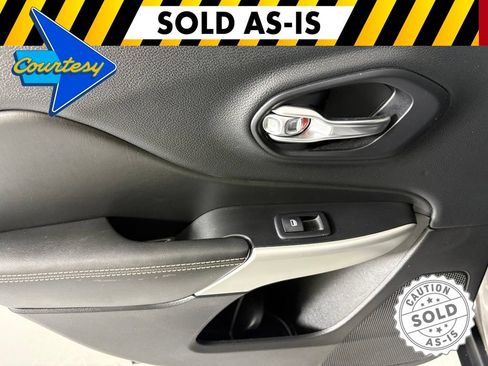 Used 2018 Jeep Cherokee Latitude Plus FWD image 35