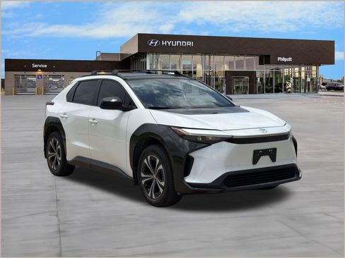 Used 2024 Toyota bZ4X FWD w/ Weather Package image 7