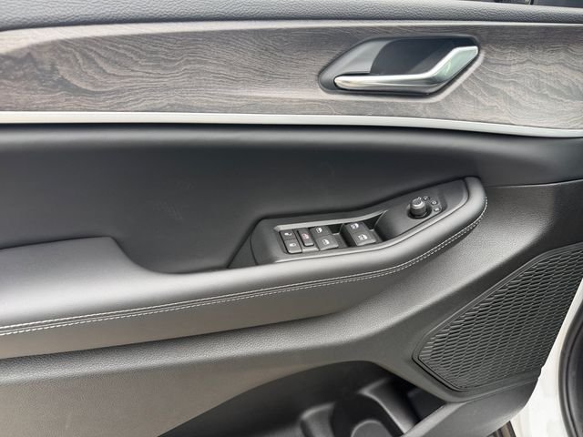 New 2026 Jeep Grand Cherokee Altitude AWD/4WD image 12