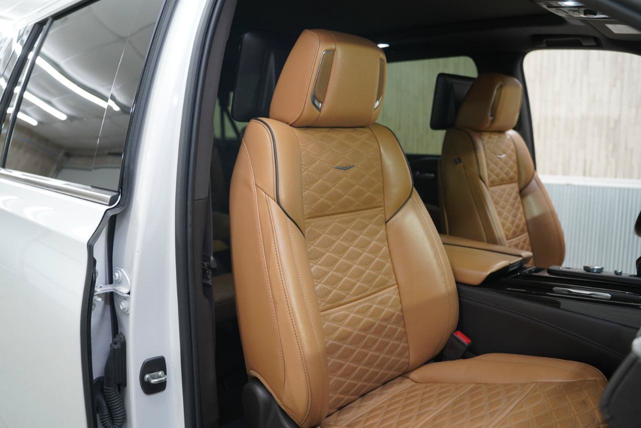 Used 2021 Cadillac Escalade ESV Premium Luxury AWD/4WD image 30