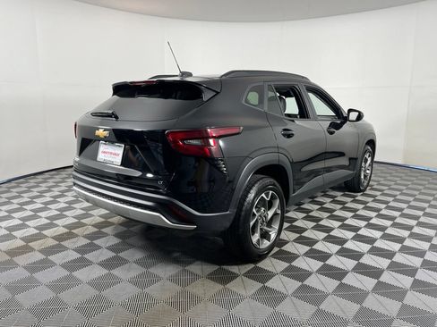 Certified 2025 Chevrolet Trax LT FWD image 9