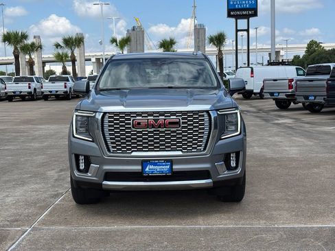 Used 2023 GMC Yukon XL Denali AWD/4WD image 2