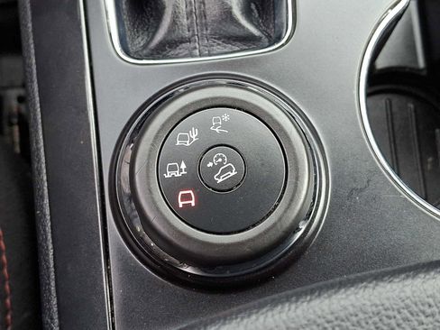 Certified 2019 Ford Explorer XLT w/ Equipment Group 202A image 28