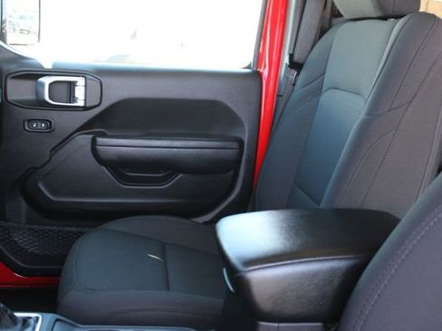 Used 2022 Jeep Wrangler Unlimited Sport AWD/4WD image 35