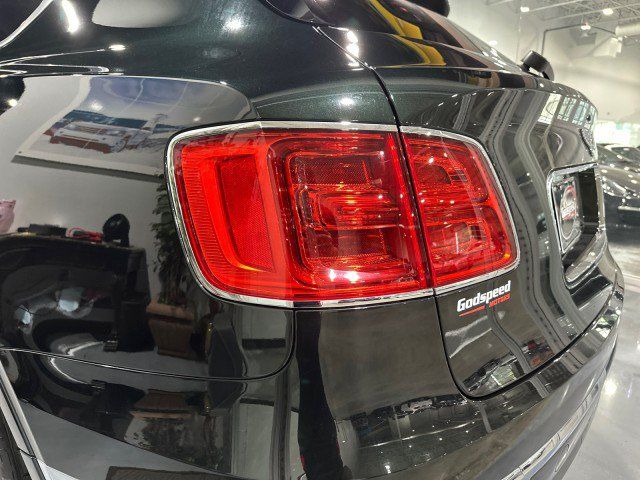 Used 2017 Bentley Bentayga AWD/4WD image 38