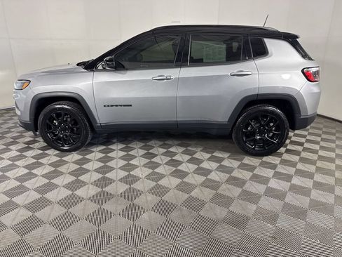 Used 2022 Jeep Compass Latitude w/ Convenience Group AWD/4WD image 6