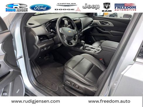Used 2023 Chevrolet Traverse LT w/ LT Premium Package image 9