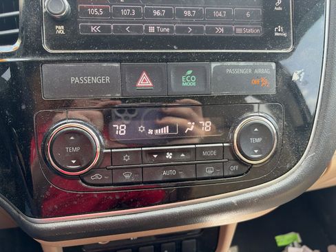Used 2018 Mitsubishi Outlander SEL AWD/4WD image 15