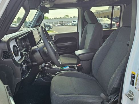 Used 2024 Jeep Wrangler Unlimited w/ Convenience Group AWD/4WD image 3